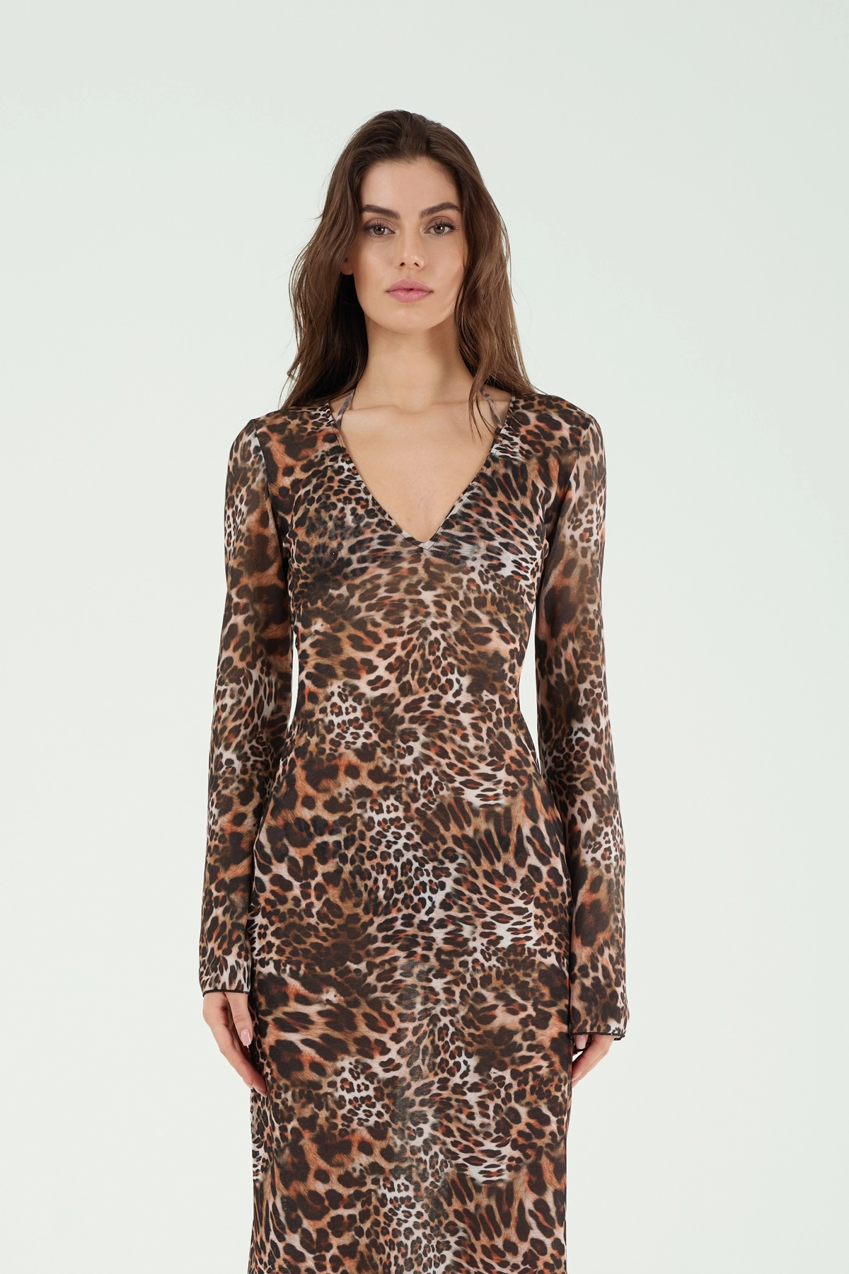 P25007 ÖNÜ V UZUN LEOPAR ELBİSE